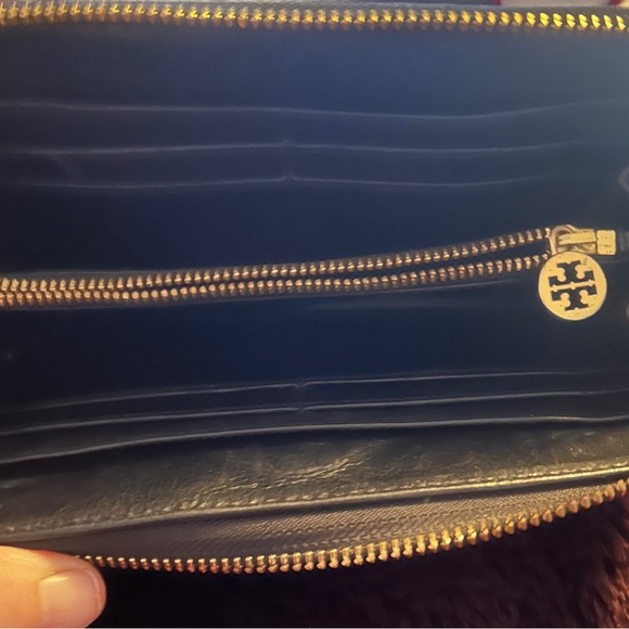 Tory Burch Black Leather Zip Wallet. Project Piece - Picture 9 of 13